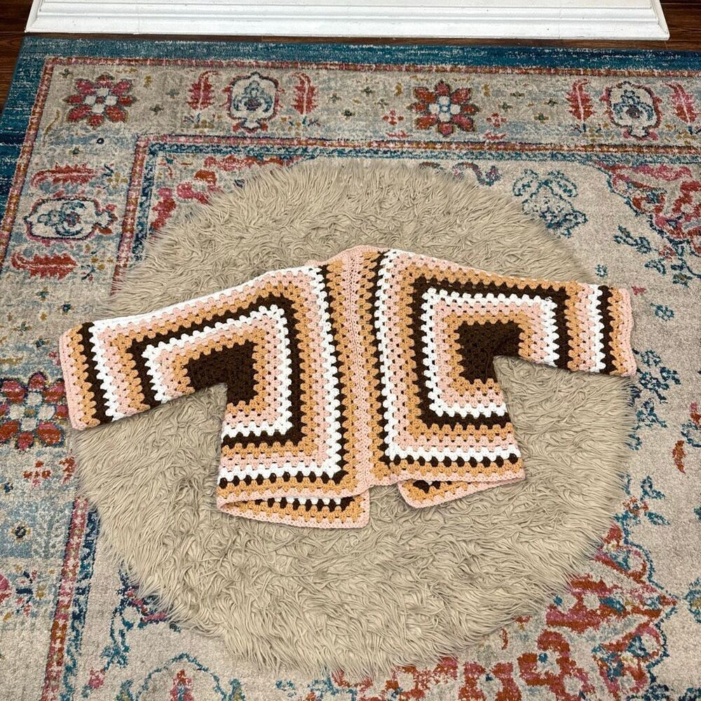 Crocheted blanket jacket one size fits most - Picture 2 of 3